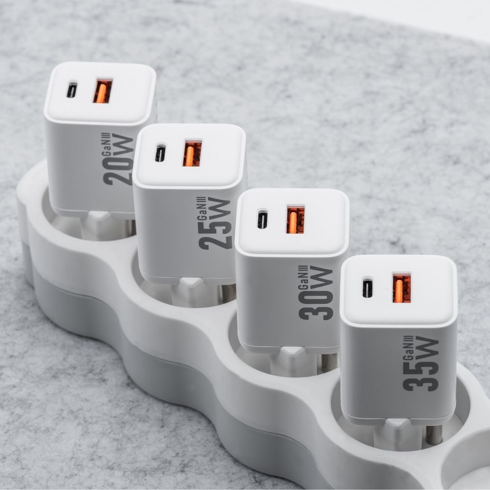 Phone charger Forcell F-Energy Mini GaN III USB C + USB A QC4.0 PD 20W VT-35A white 0INT | Tech A Break
