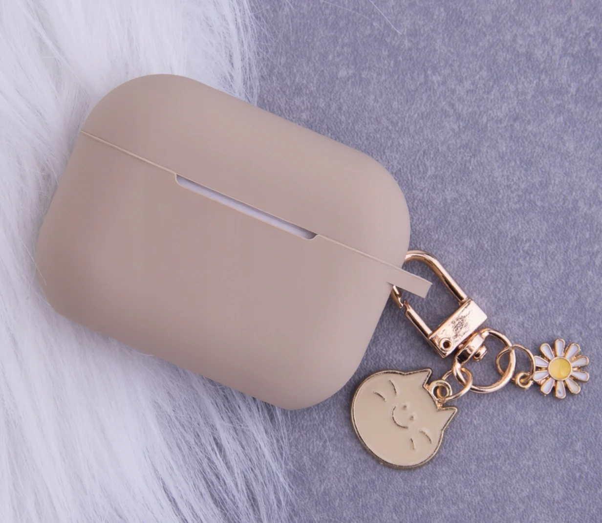 Case for Airpods 3 carmel with pendant - Image 2